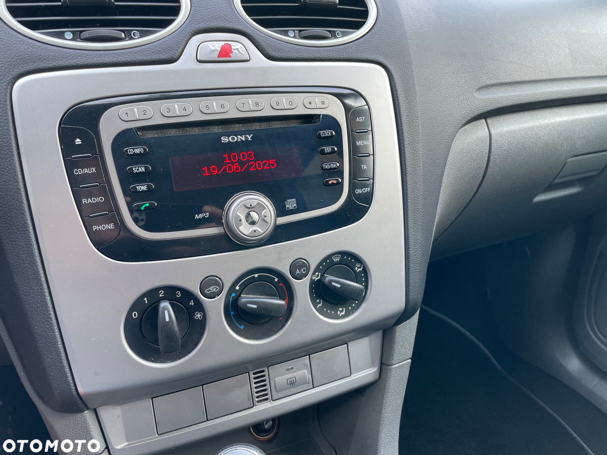 Ford Focus 1.6 16V Ghia - 9