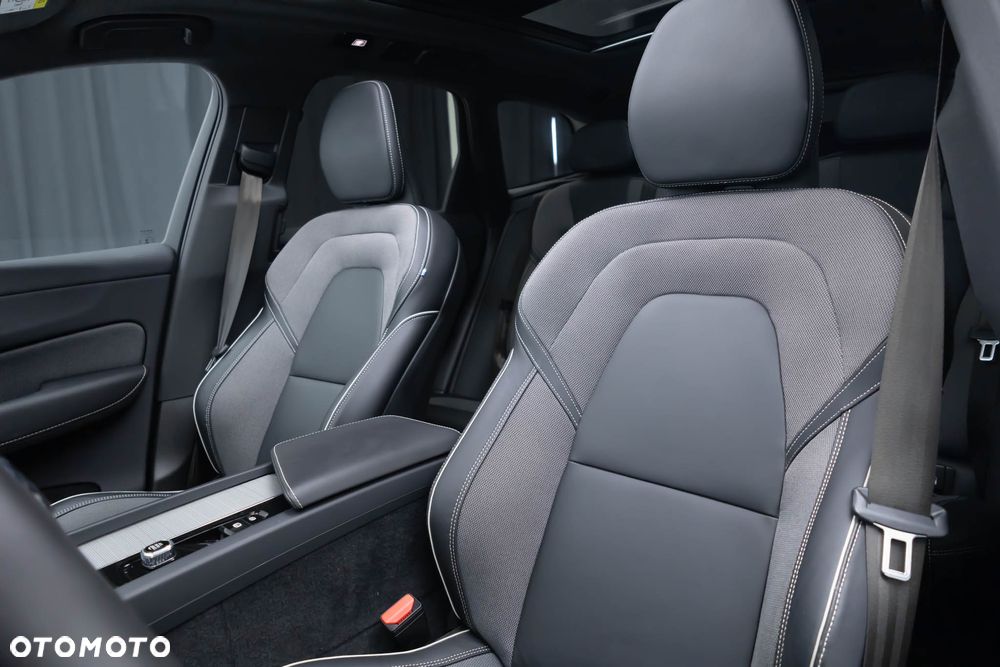 Volvo XC 60 T6 Plug-In Hybrid AWD Plus Black Edition - 32