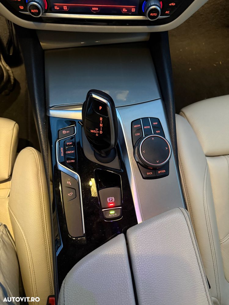BMW Seria 5 520d xDrive AT - 12