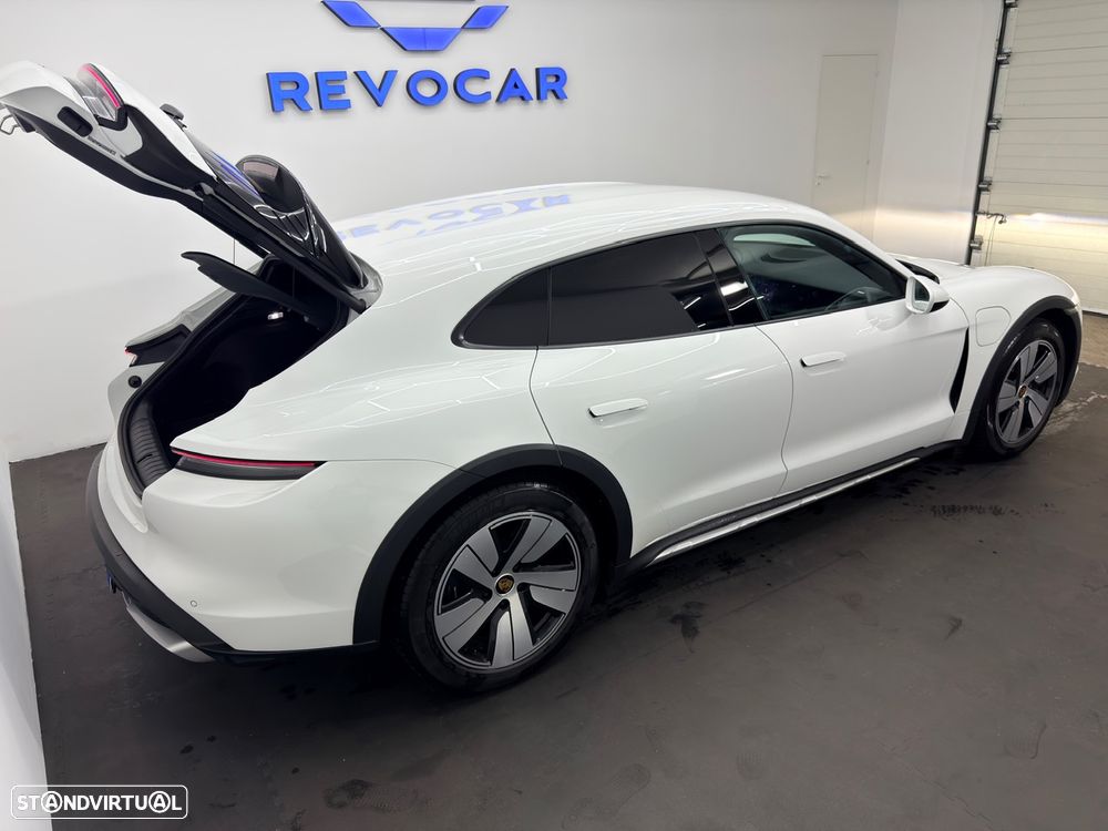 Porsche Taycan Cross Turismo 4 - 35