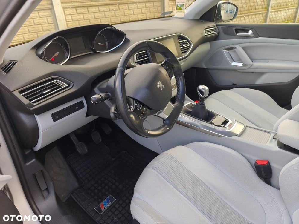 Peugeot 308 1.6 THP Allure - 19