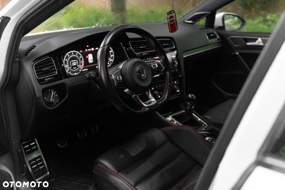 Volkswagen Golf - 20