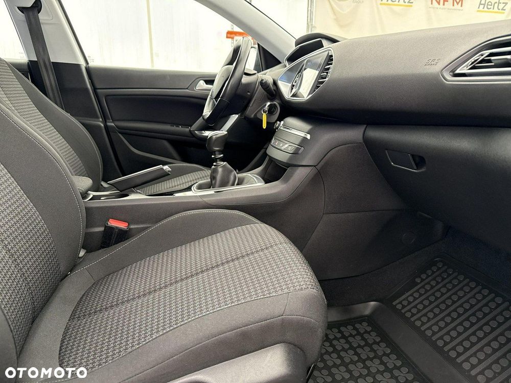 Peugeot 308 - 25