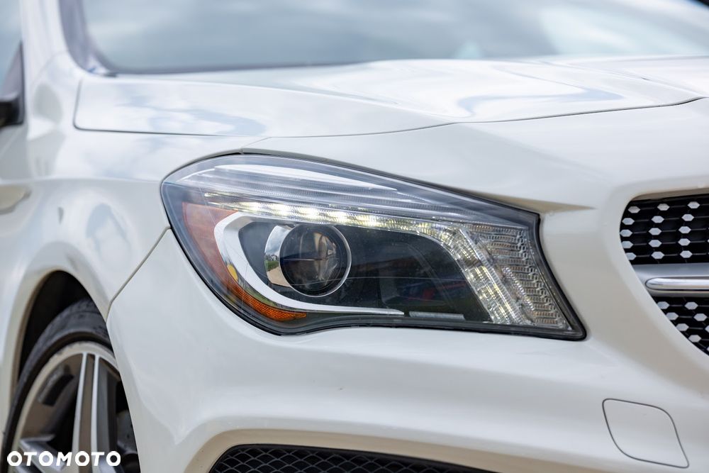 Mercedes-Benz CLA 250 7G-DCT - 12