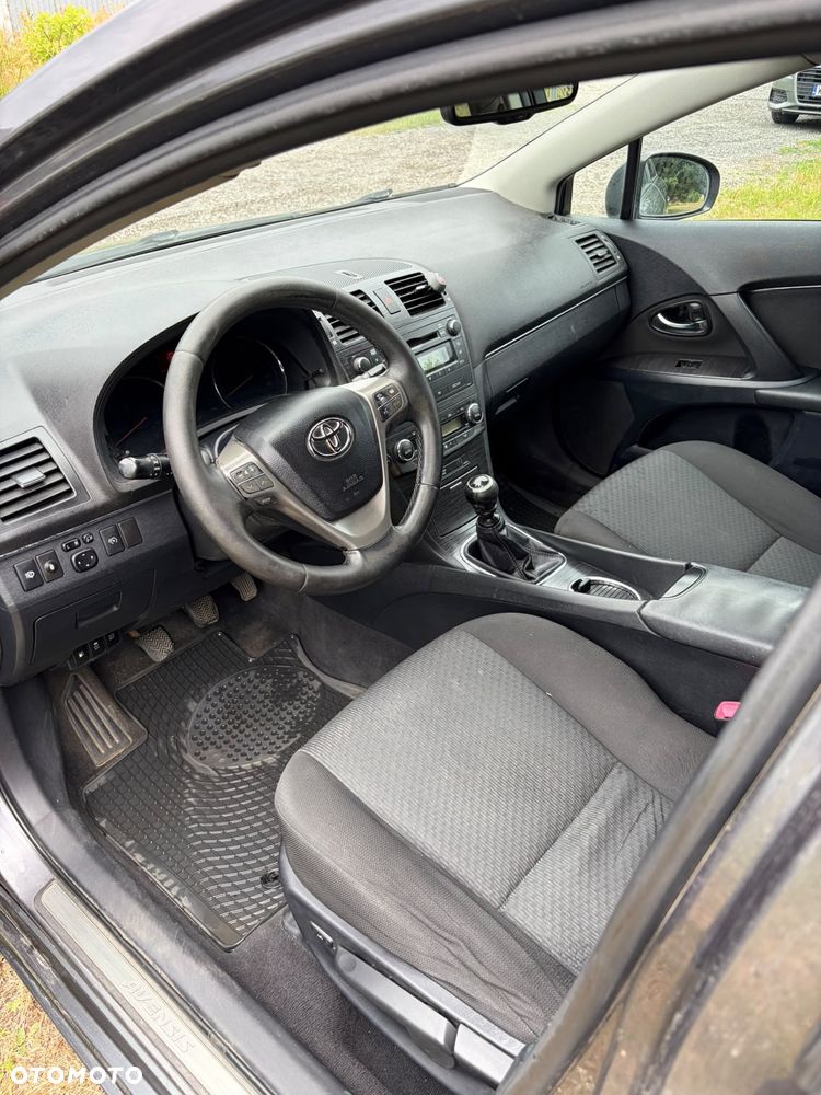 Toyota Avensis - 8
