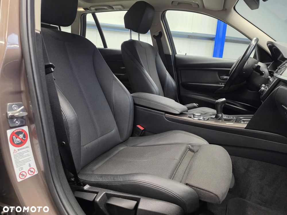 BMW Seria 3 318d Modern Line - 31