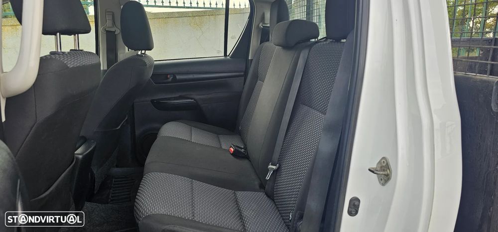 Toyota Hilux 2.4 D-4D 4WD CD CM - 8