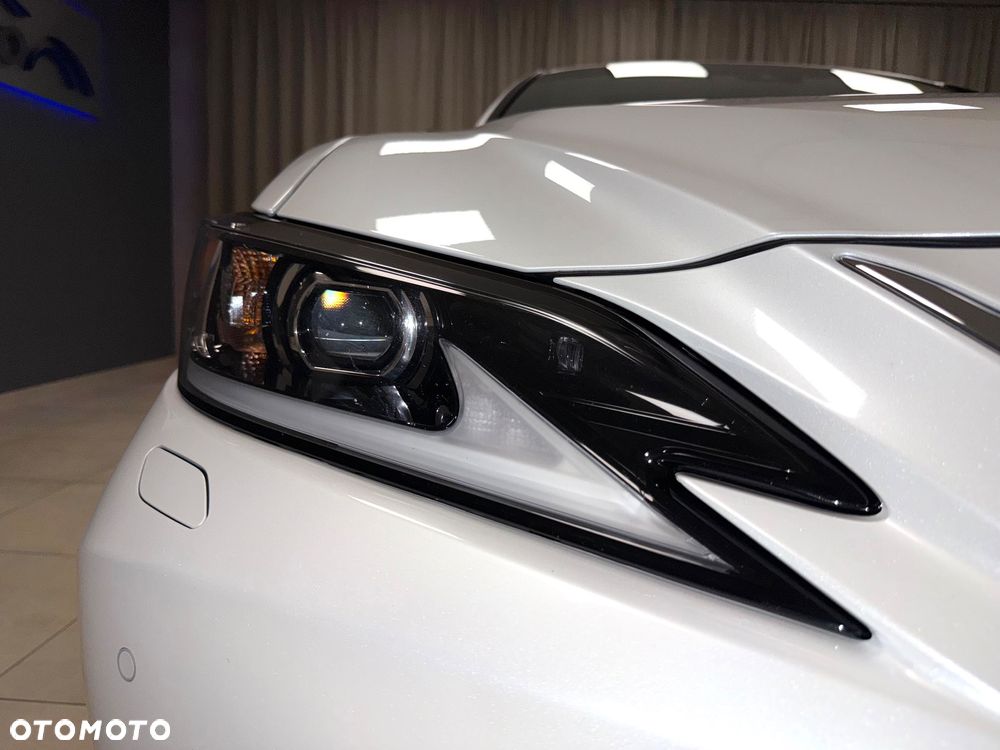 Lexus ES 300h Business Edition - 30