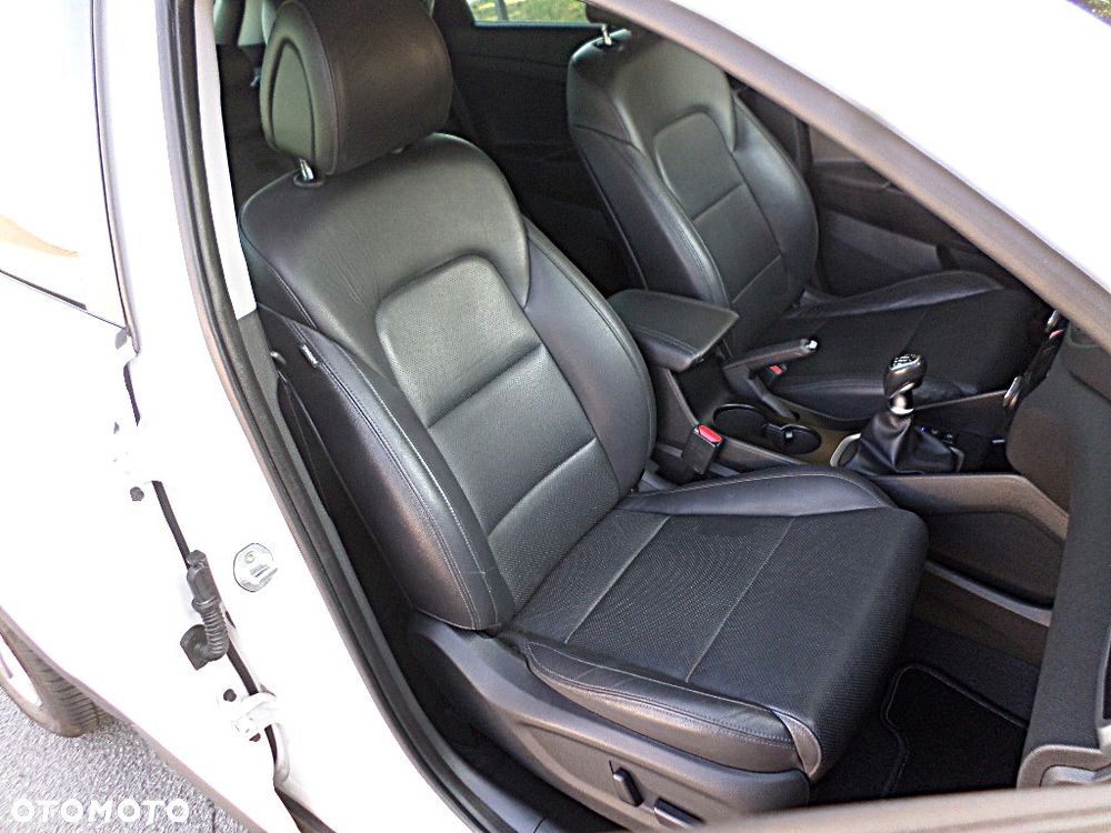 Hyundai Tucson 1.6 GDI BlueDrive Style 2WD - 11