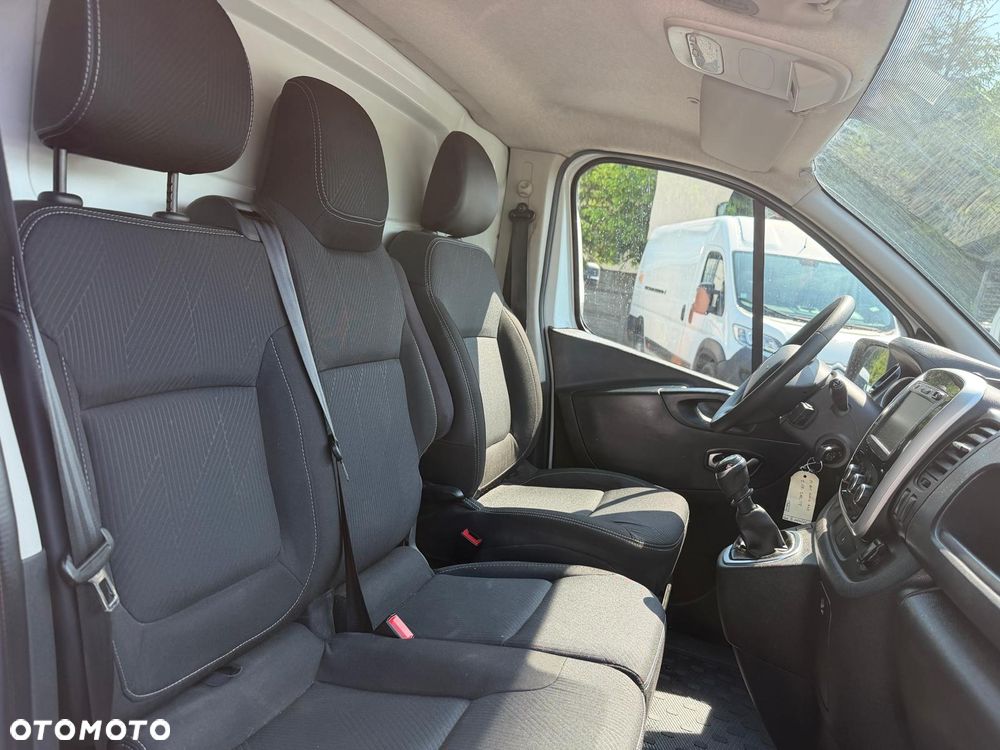Renault Trafic / 2.0D / 120KM / LED / Najbogatsza wersja / 90000 KM / FV23% - 12