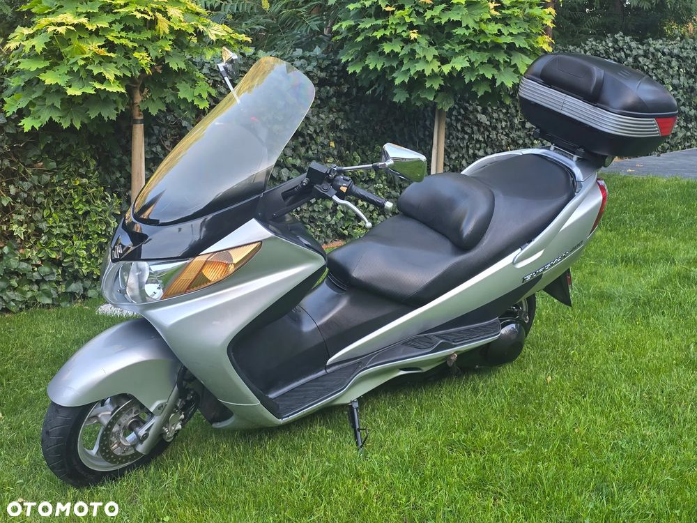 Suzuki Burgman - 4