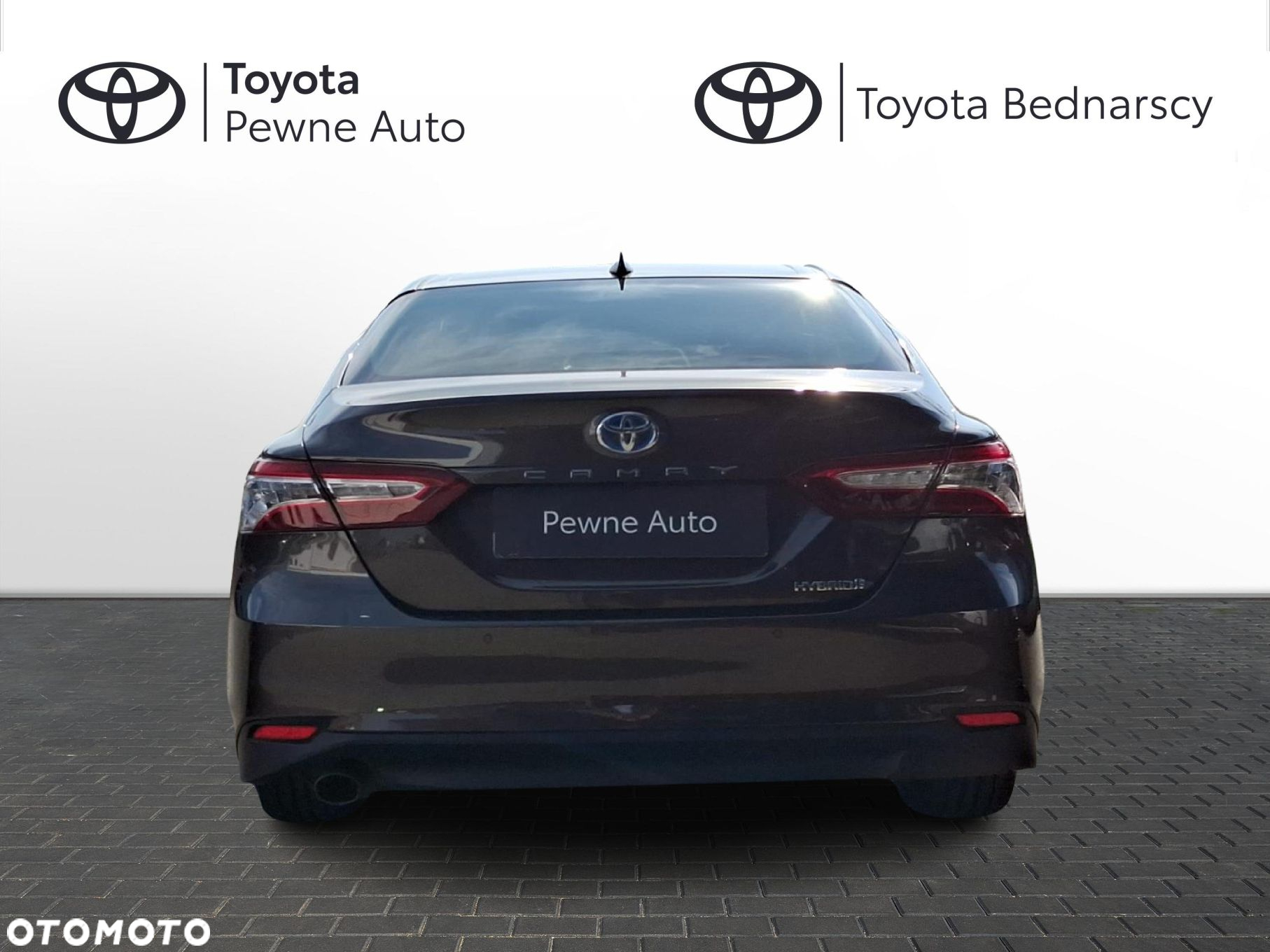 Toyota Camry - 4