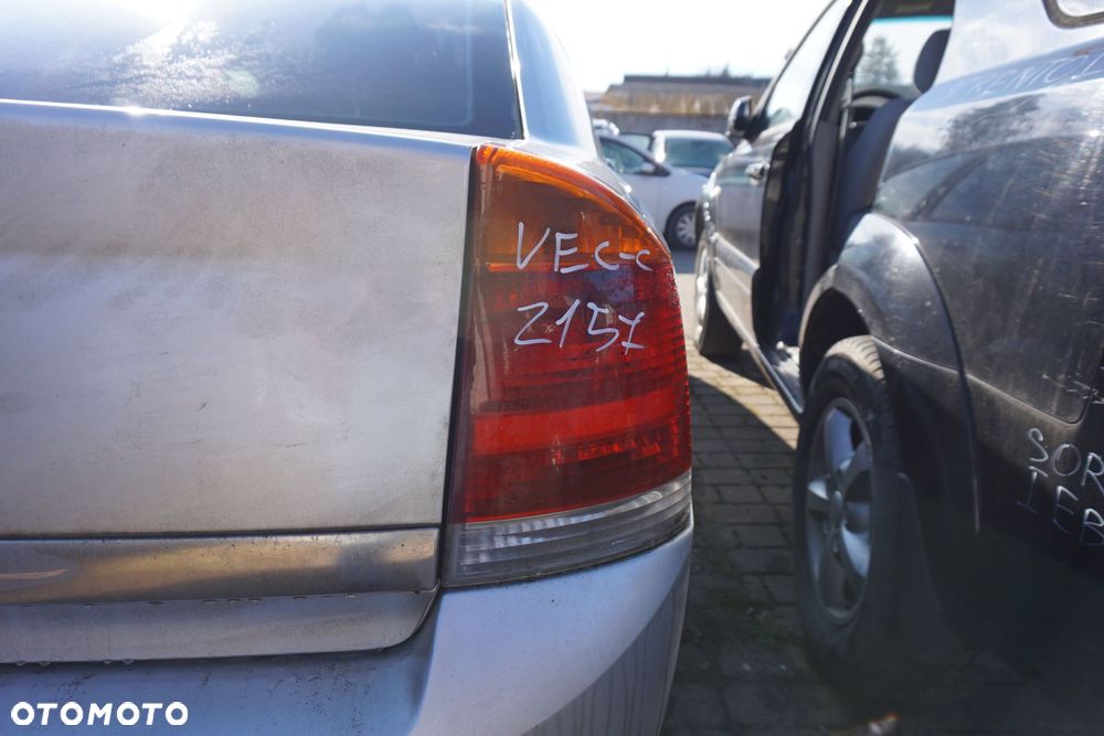 LAMPA TYLNA PRAWA VECTRA C SEDAN  OPEL 2002-2005 - 2