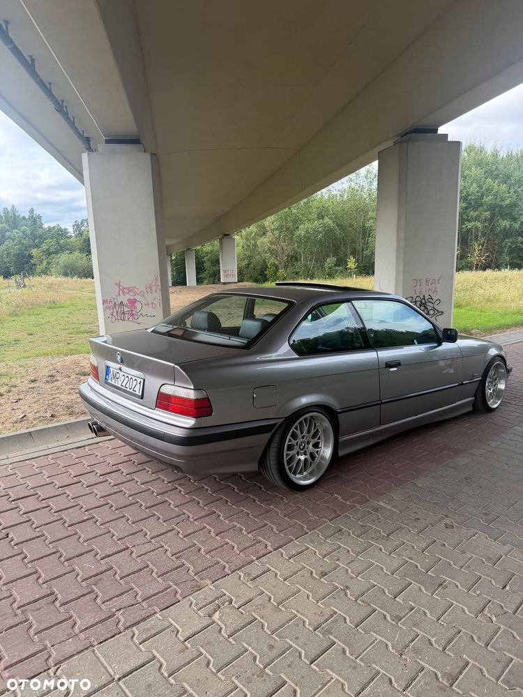 BMW Seria 3 323i - 27
