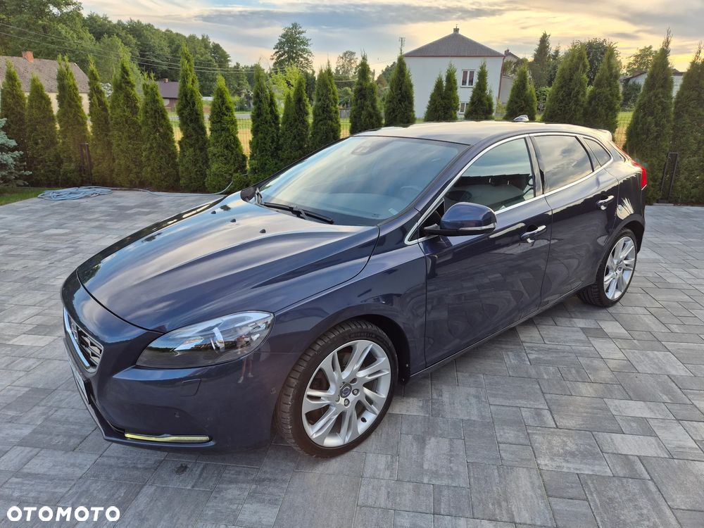 Volvo V40 - 25