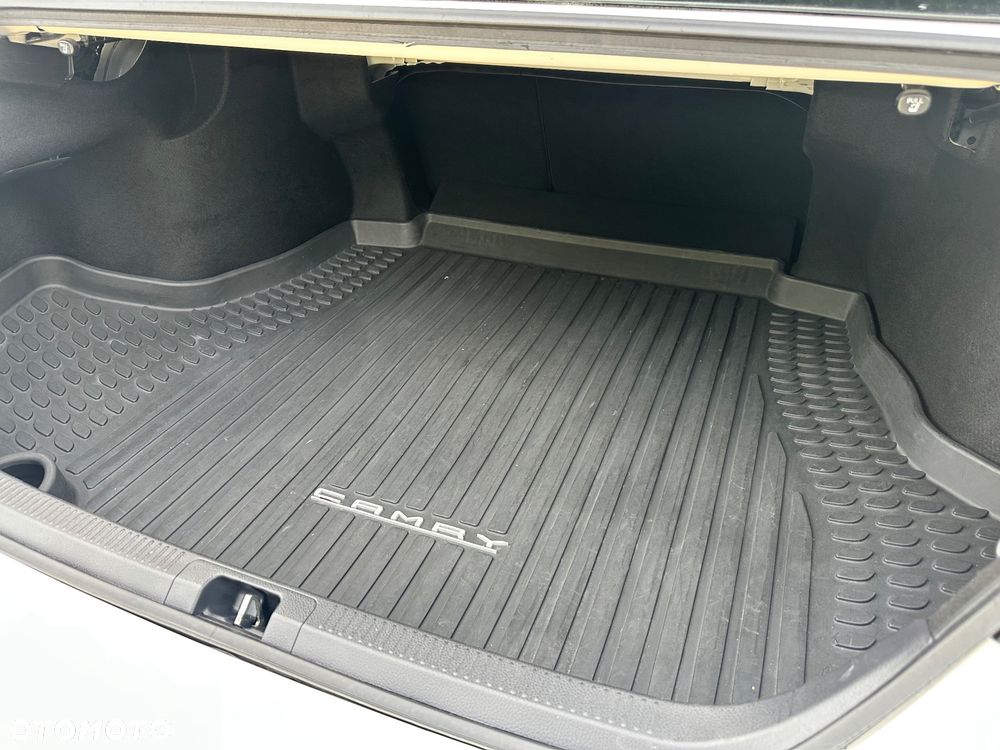 Toyota Camry 2.5 Hybrid Comfort CVT - 26