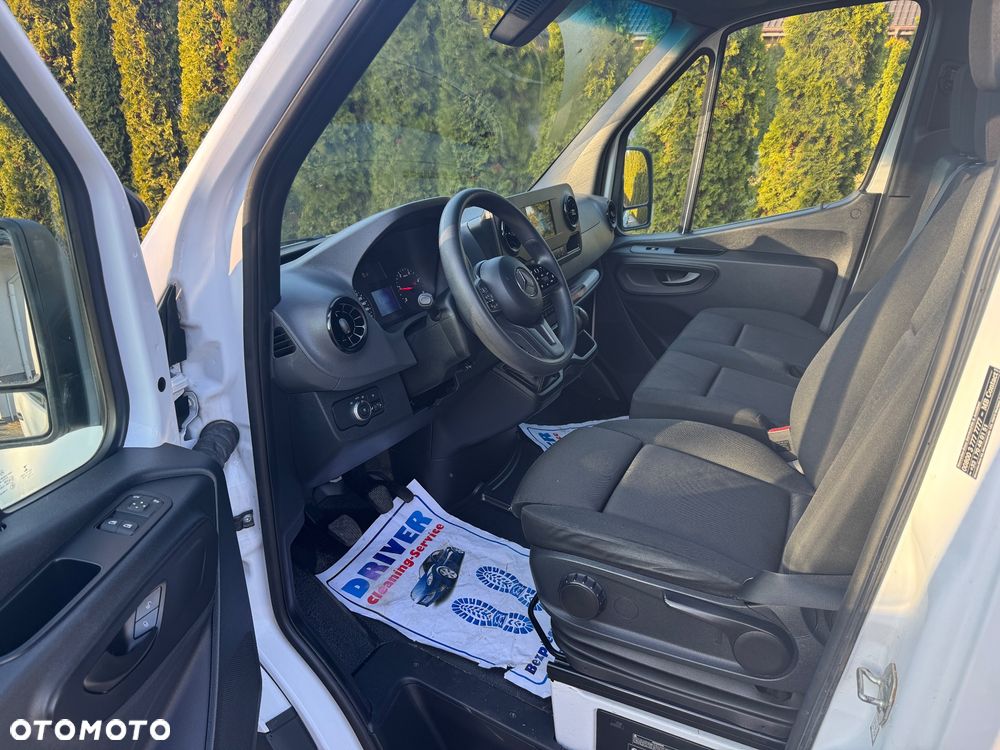 Mercedes-Benz Sprinter - 9