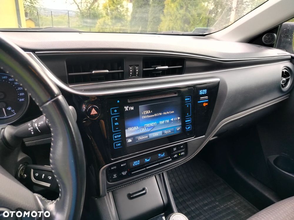 Toyota Auris 1.6 Selection - 7