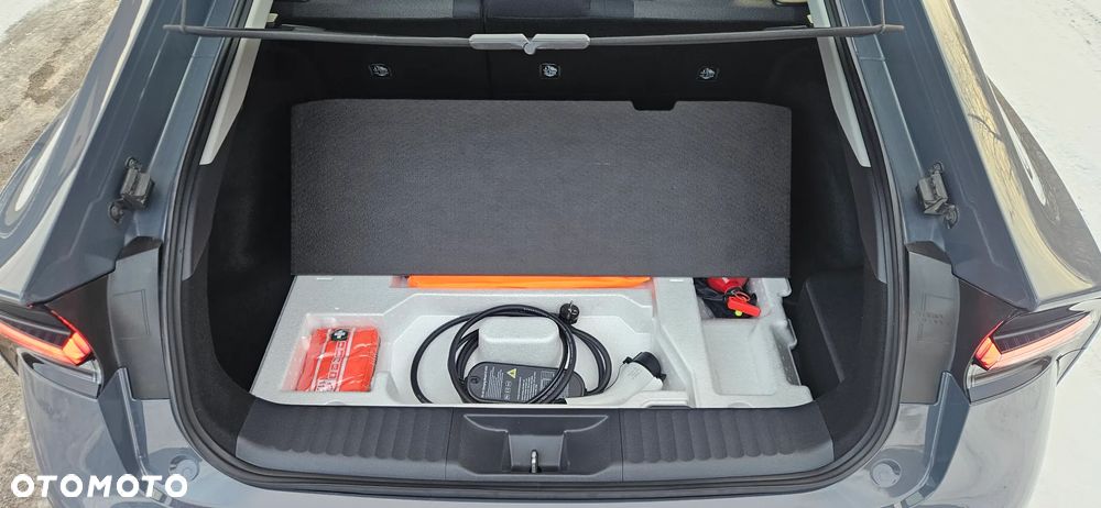 Toyota Prius Hybrid Advanced - 17