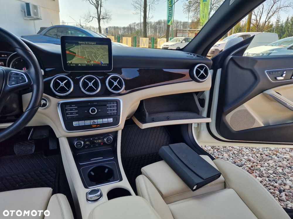 Mercedes-Benz CLA - 13