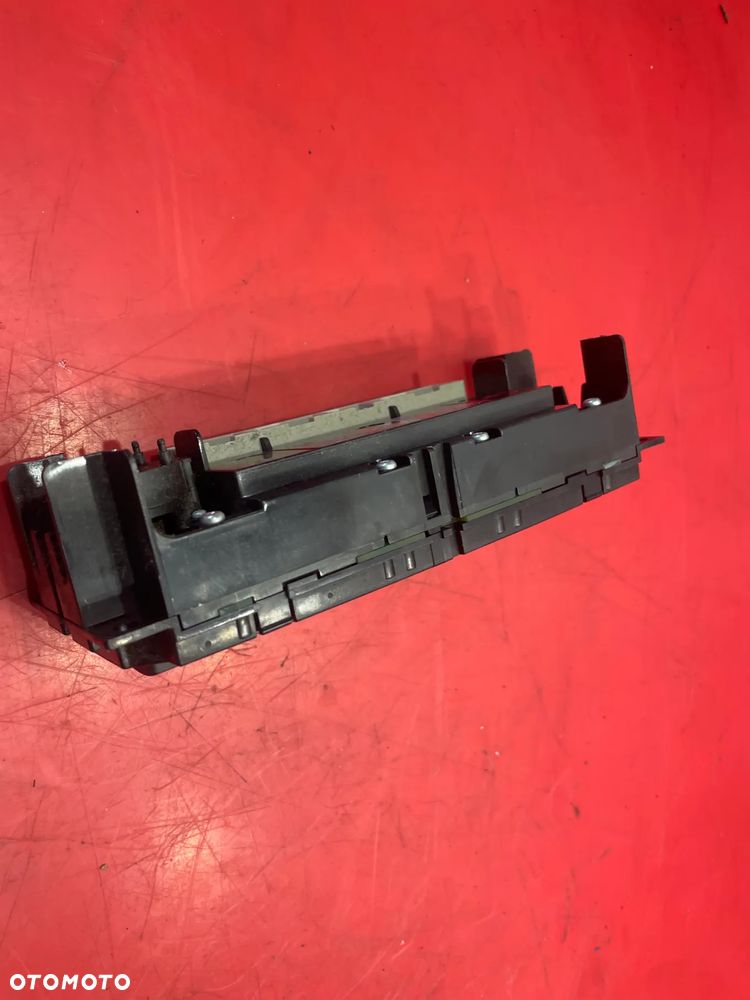 PANEL KLIMATYZACJI GOLF IV - 4