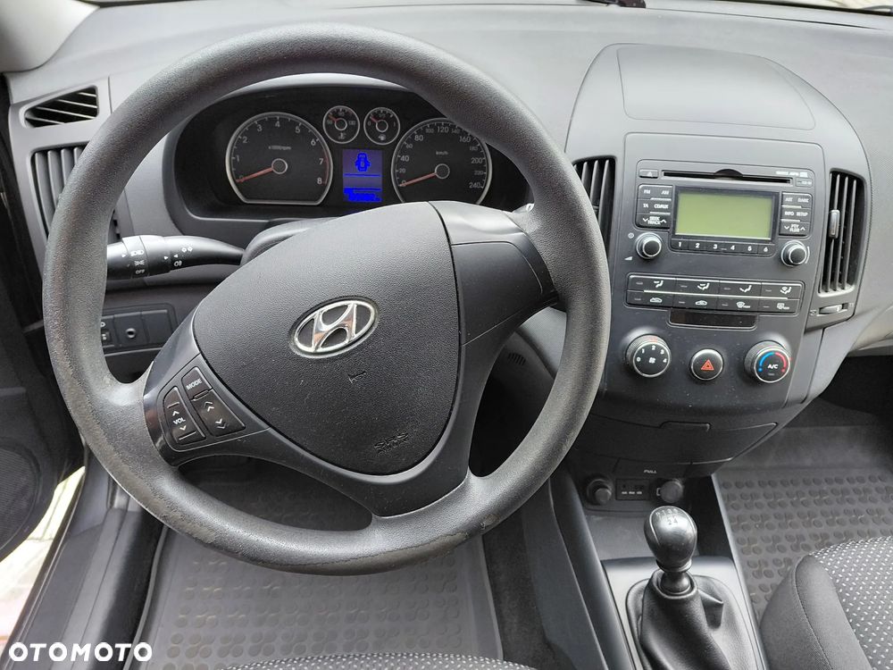 Hyundai i30 1.4 Base + - 10