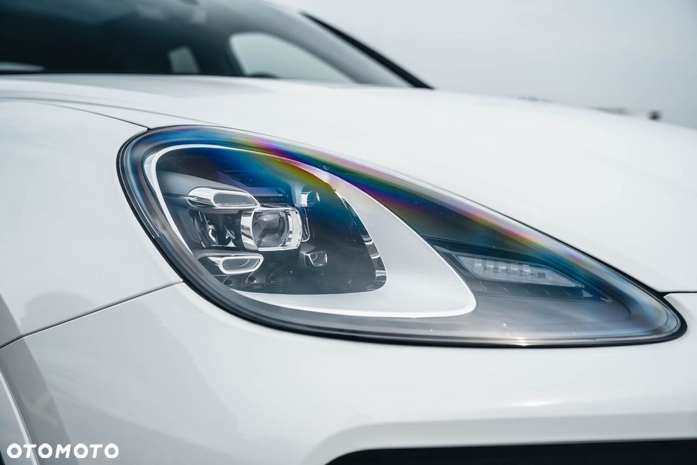 Porsche Cayenne Coupe E-Hybrid - 4