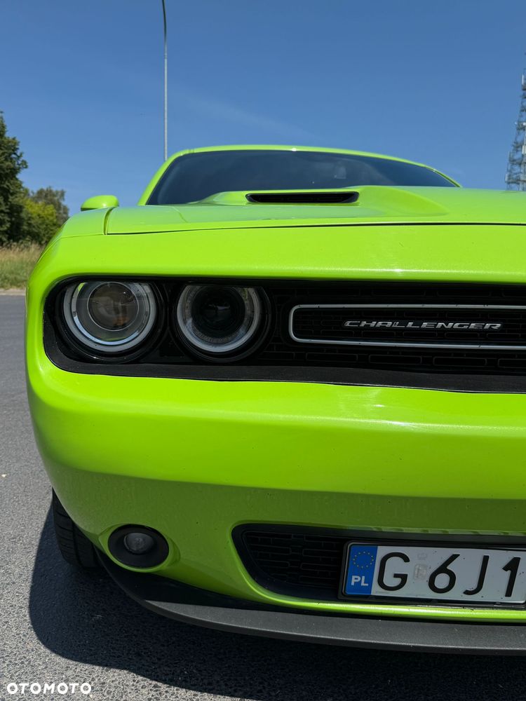 Dodge Challenger - 1