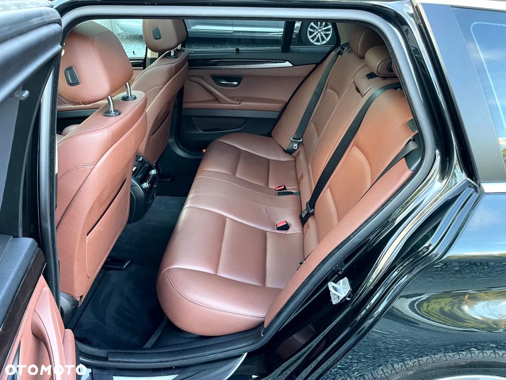 BMW Seria 5 520d xDrive - 17