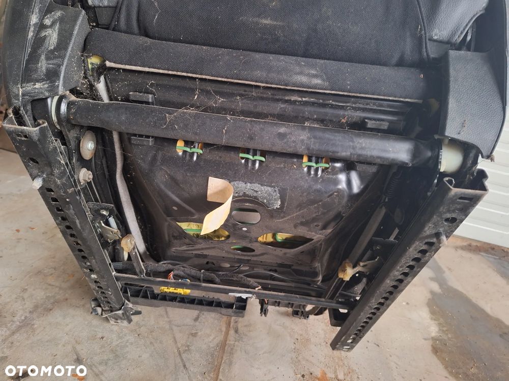 MERCEDES W204 fotel kierowcy lewy pół skóra przód przedni - 9
