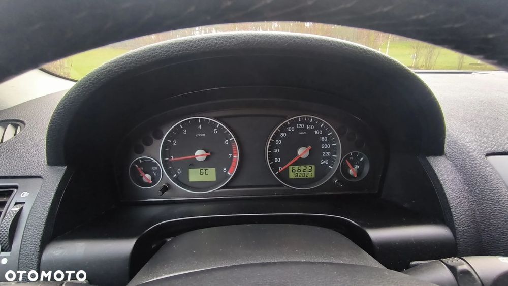 Ford Mondeo 2.0 Ambiente - 12