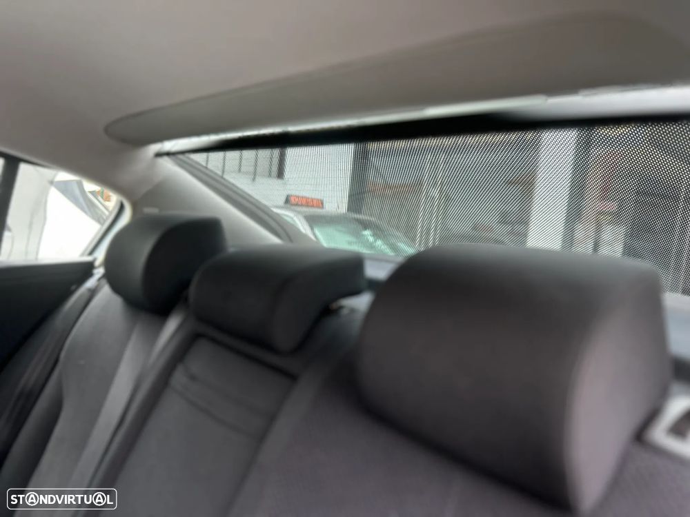 VW Passat 2.0 TDI Trendline Pack - 18