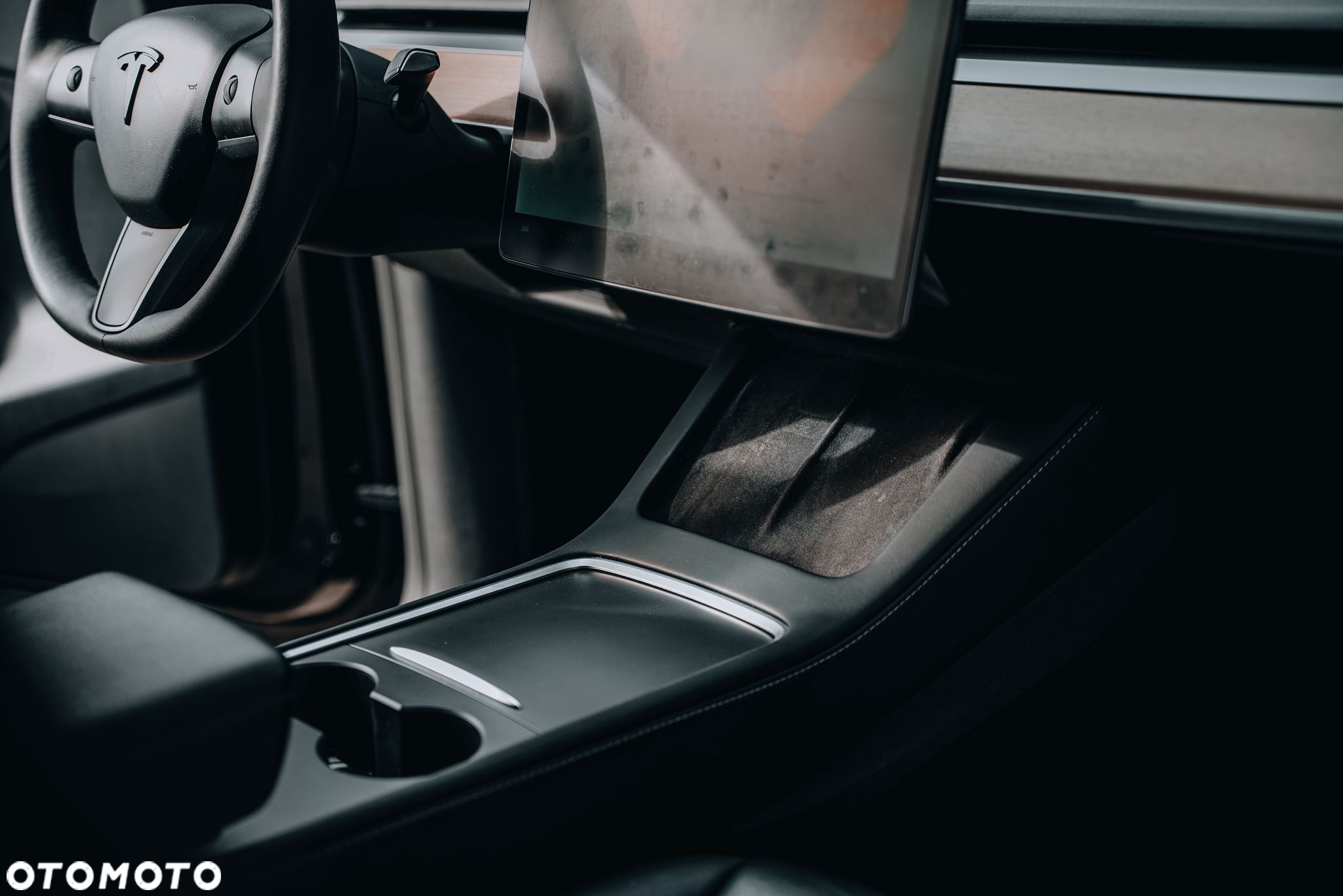 Tesla Y Model Long Range Dual Motor AWD - 32
