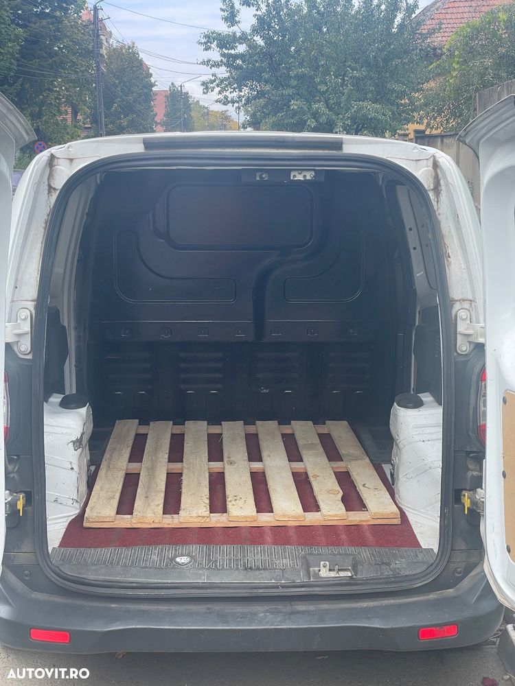 Ford Transit Courier - 7