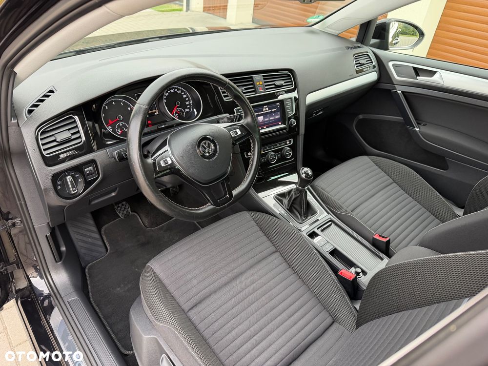 Volkswagen Golf - 24