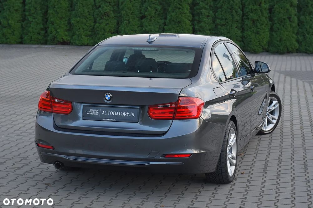 BMW Seria 3 318d Sport Line - 15