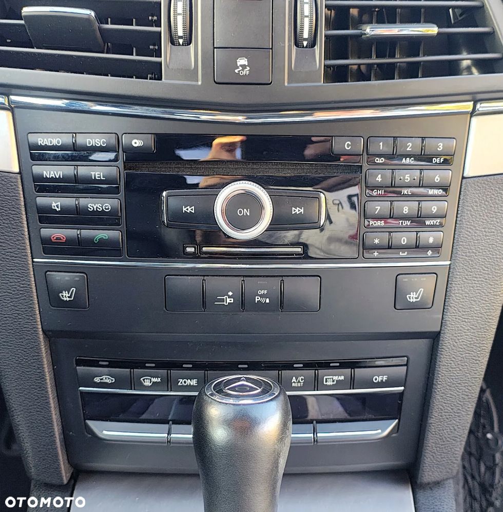 Mercedes-Benz Klasa E 250 CGI BlueEFFICIENCY Automatik Elegance - 23