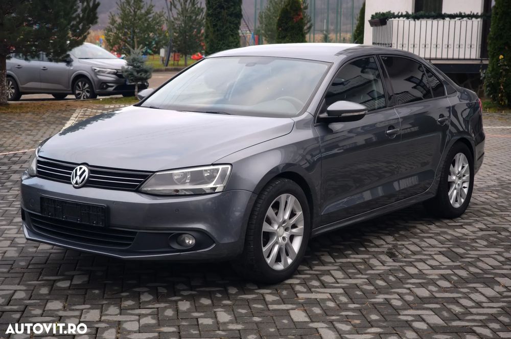 Volkswagen Jetta - 2