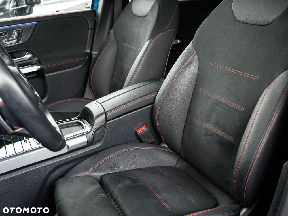 Mercedes-Benz GLB - 12