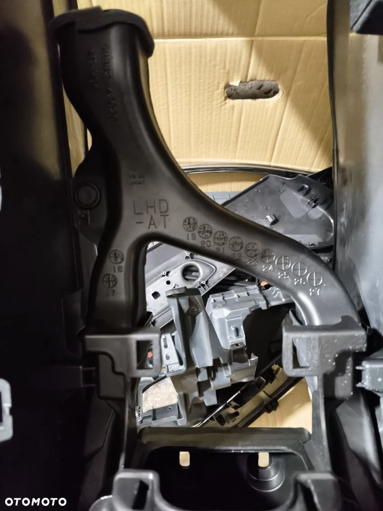 Komplet Konsola Toyota RAV4 — deska rozdzielcza Rav 4, konsola, elementy wewnętrzne - 9