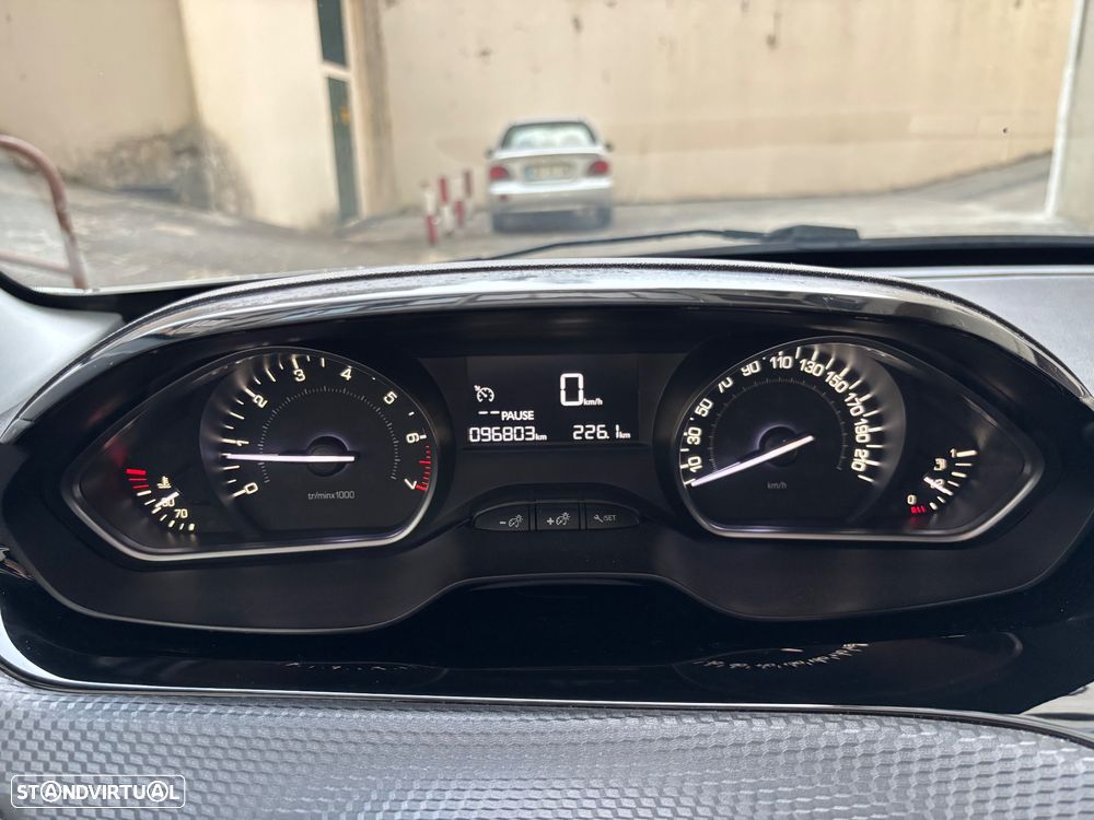 Peugeot 208 1.2 PureTech Style - 22
