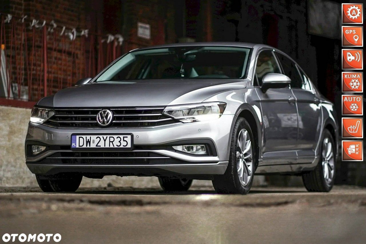 Volkswagen Passat - 1