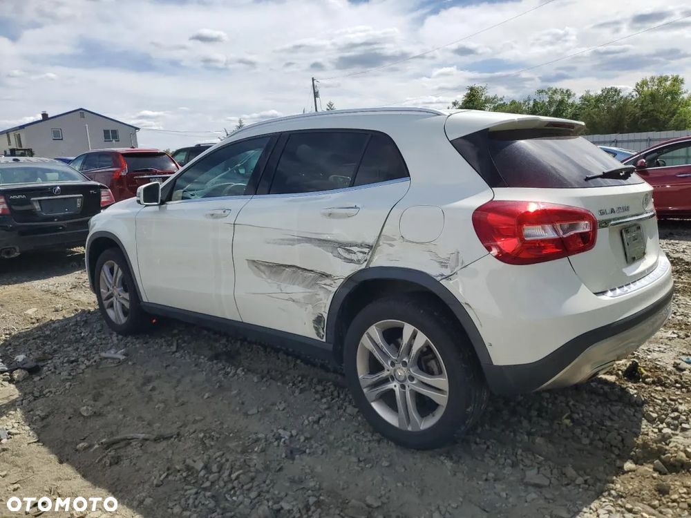 Mercedes-Benz GLA - 3
