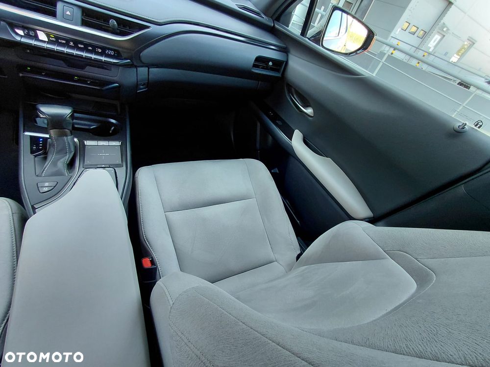 Lexus UX - 13