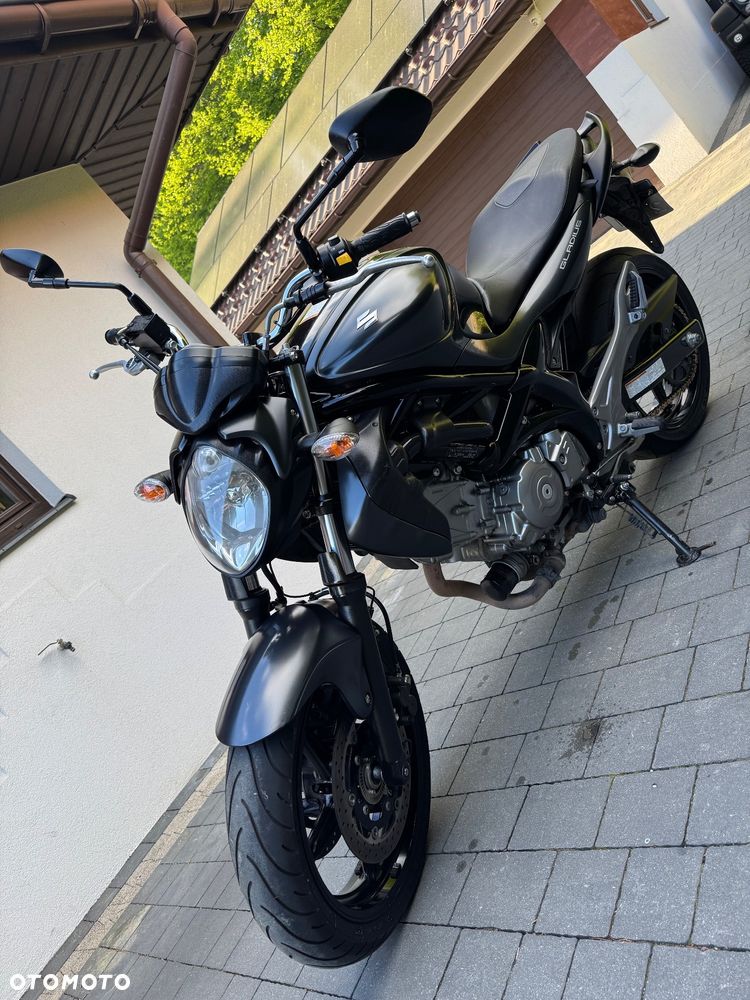 Suzuki Gladius - 2