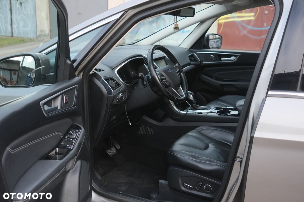 Ford S-Max 2.0 TDCi 4WD Titanium PowerShift - 24