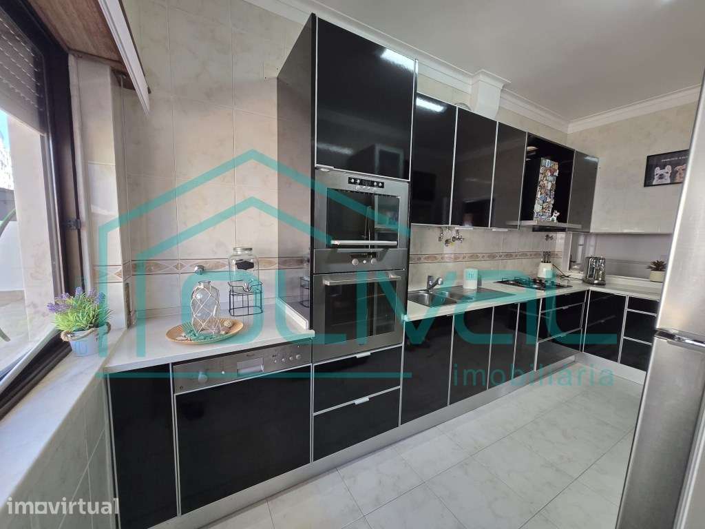 Apartamento T4 com terraço e arrecadação - Grande imagem: 3/40
