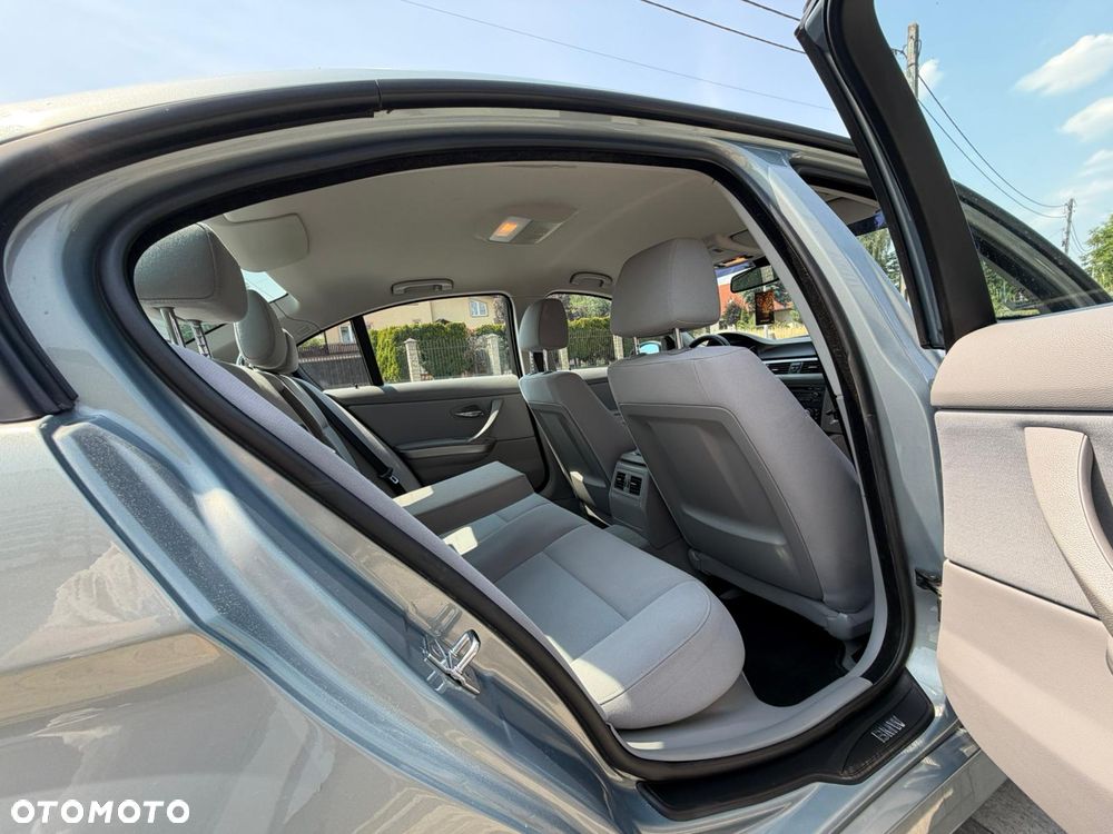 BMW Seria 3 318i - 14