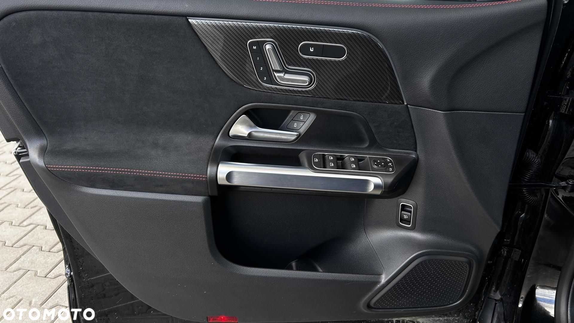 Mercedes-Benz GLB - 9