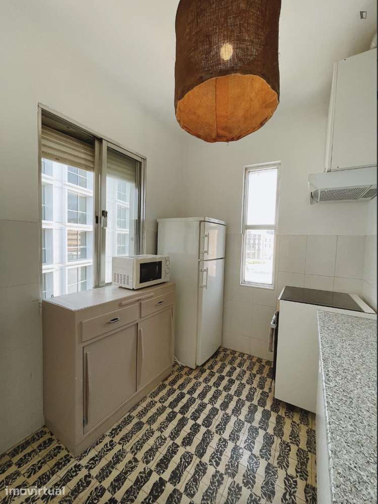 Quarto - localizado em Santo Ildefonso Porto - Grande imagem: 2/13